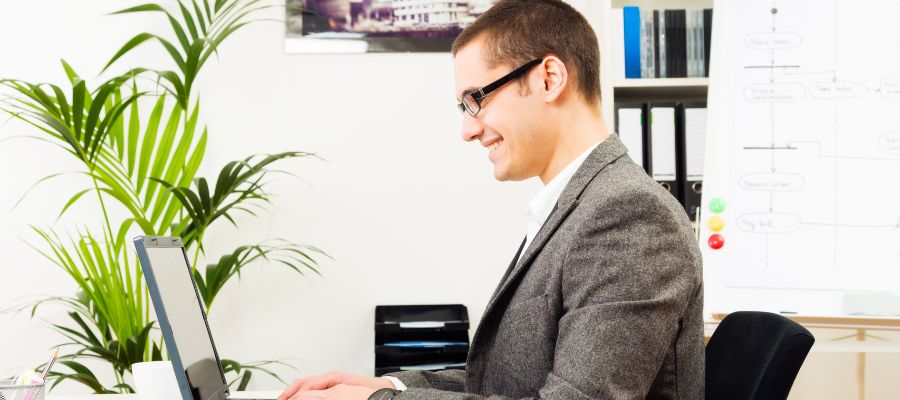 デスクワークのよい姿勢