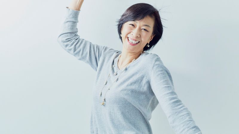 肩がすっきりした女性